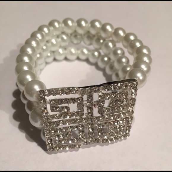 Gypsy Seoul Jewelry - Pearl Bracelet